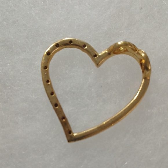 Elegant Gold Heart-Shaped Charm - Picture 5 of 6
